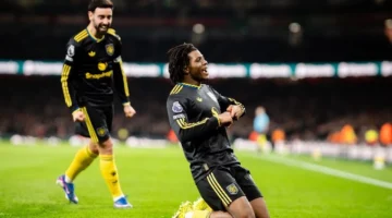 ضربة موجعة لنجم اليونايتد.. كشف مدة غياب باتريك دورجو بعد إصابة مباراة آرسنال